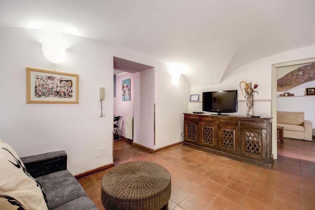The Vault Suite Rome Room photo
